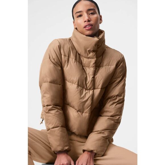 Alo Yoga Gold Rush Puffer Toasted Almond XS NWT - Picture 1 of 7